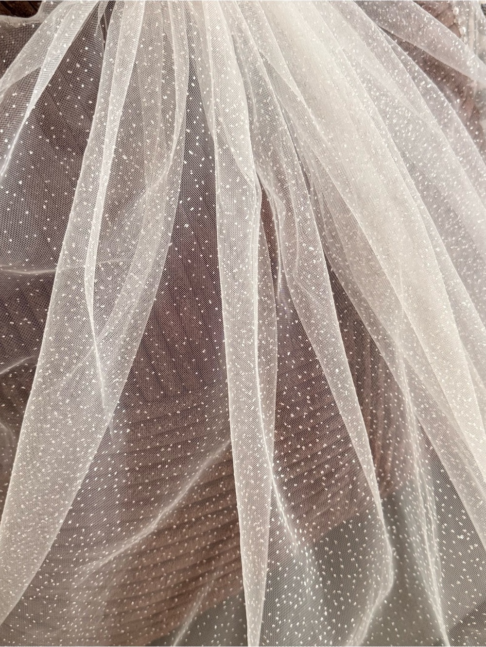 Sparkling Crystal-Edged Wedding Veil - White - Picture 3 of 12